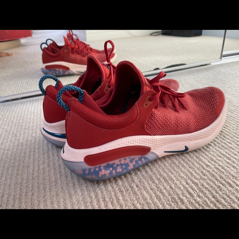 Nike Joyride Fun Flyknit Sneakers